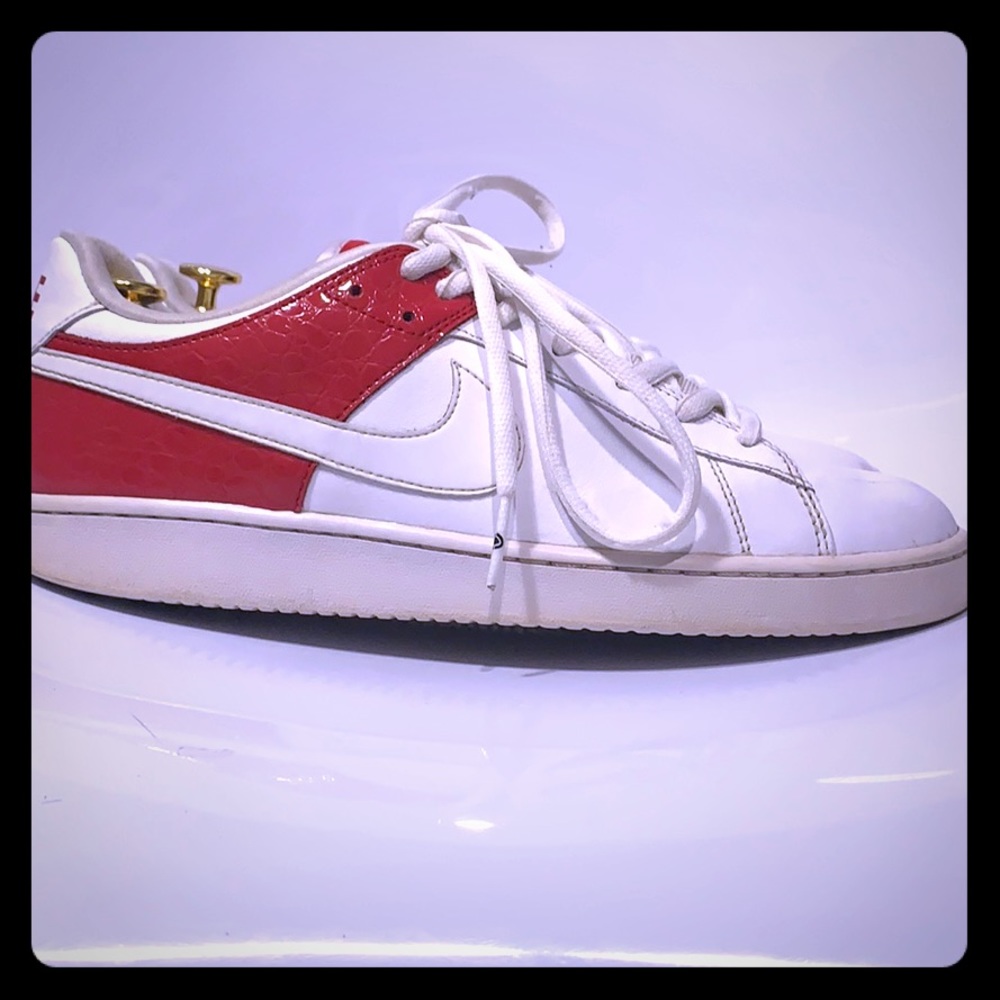 Nike Men’s White & Red Low-Top Sneakers